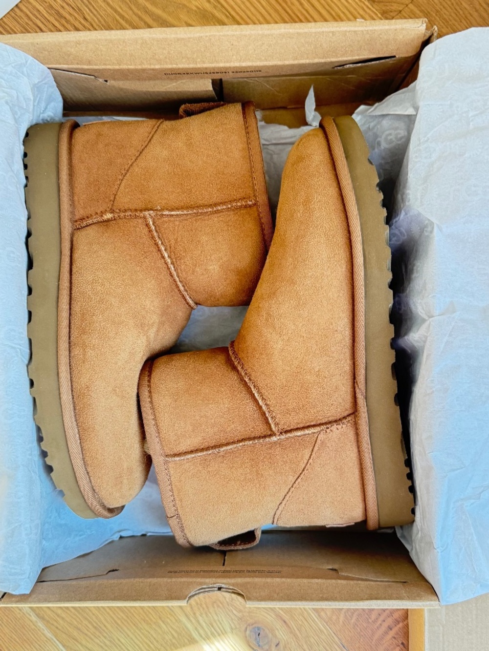NIB UGG Classic Mini II Boots Women's Size 7
